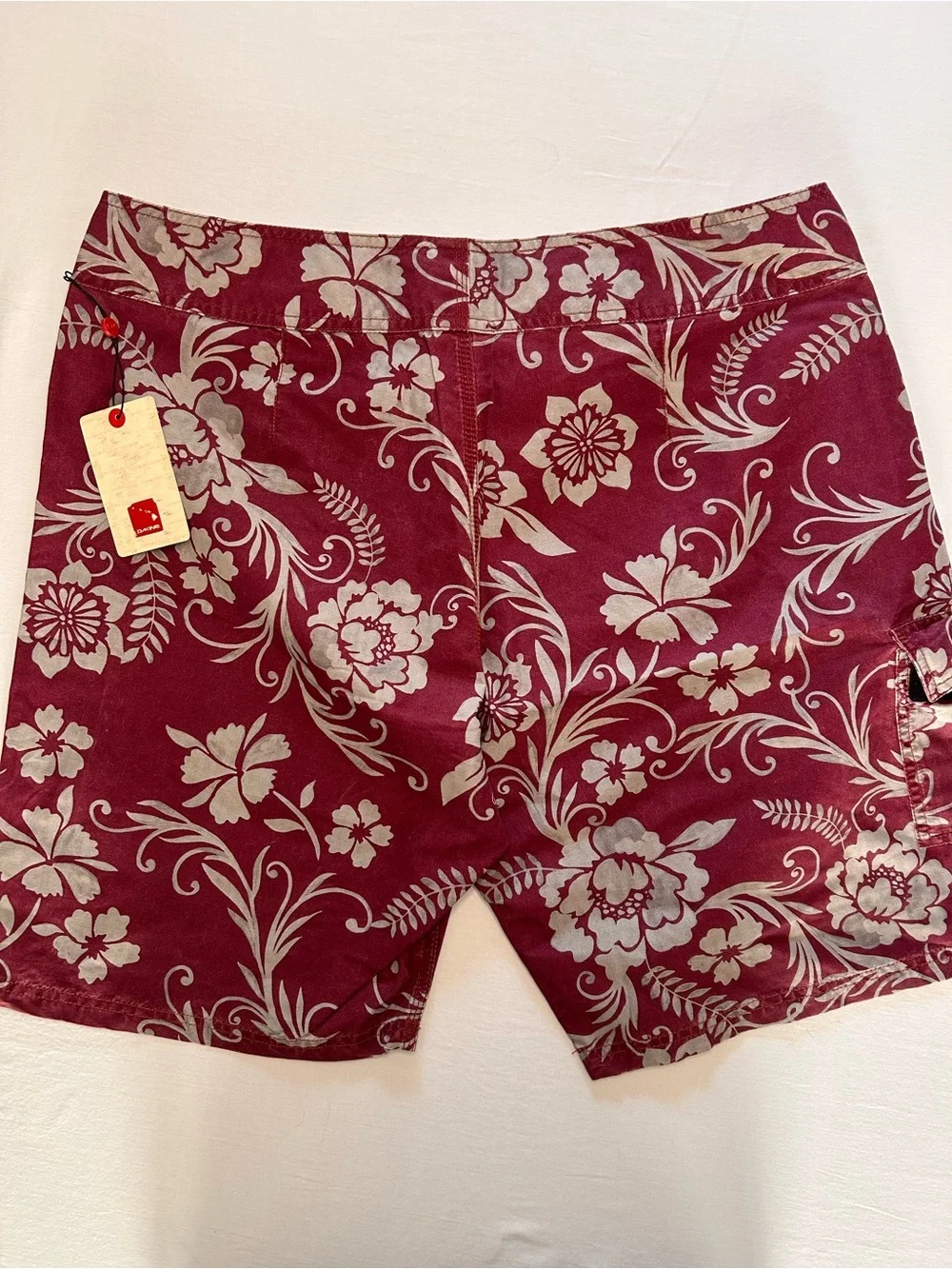 DaKine Hawaii Bundle XL Tee & Size 38 Floral Board Shorts Surf